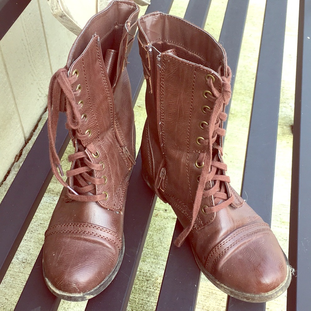 Brown gently used to combat boots